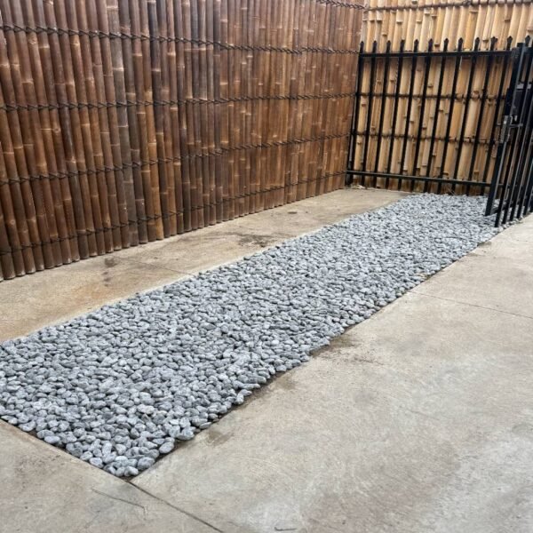 Grey Pebbles (3-4cm) 20kg bag